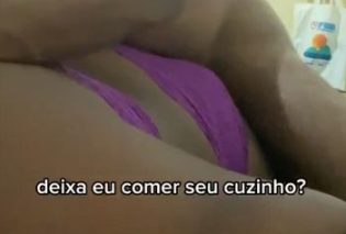Insistiu tanto, que ela liberou o cuzinho