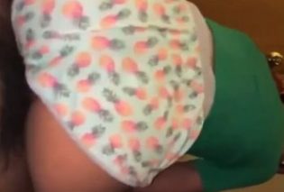 Moreninha jogou short de lado e sentou gostoso!