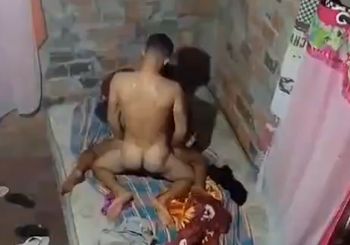 Porno caseiro corno flagrou esposa fudendo gostoso com o ficante na favela