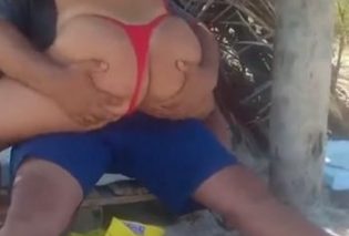 Coroa Fodeu com Desconhecido na Praia