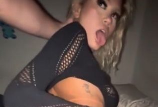 Sarah Loirinha Rabuda Rebolando no Cuzinho